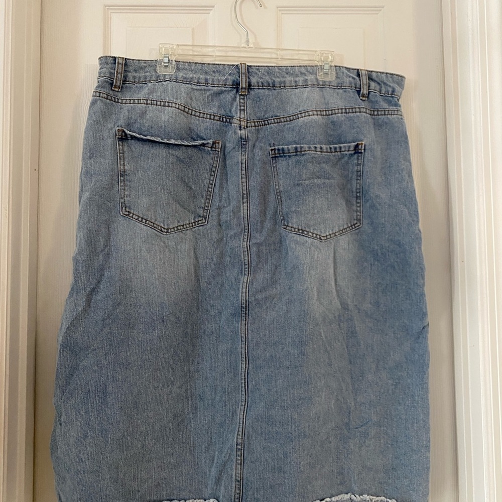 NWOT Forever 21 Light Blue Denim Midi Skirt Size 2X - Picture 8 of 13